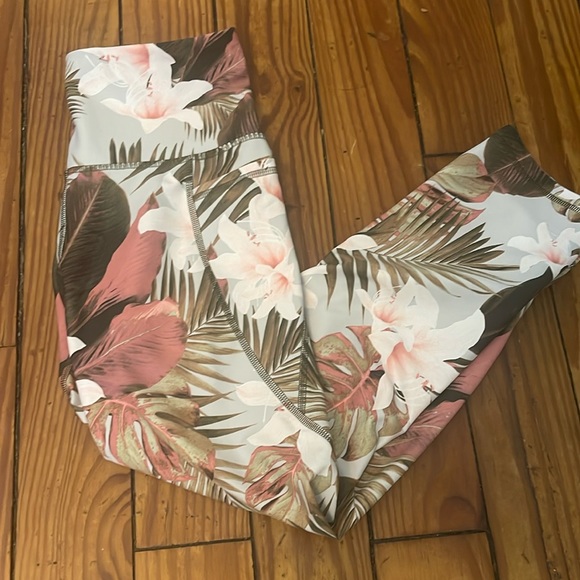 Old Navy Power Soft Floral Leggings - Picture 1 of 2
